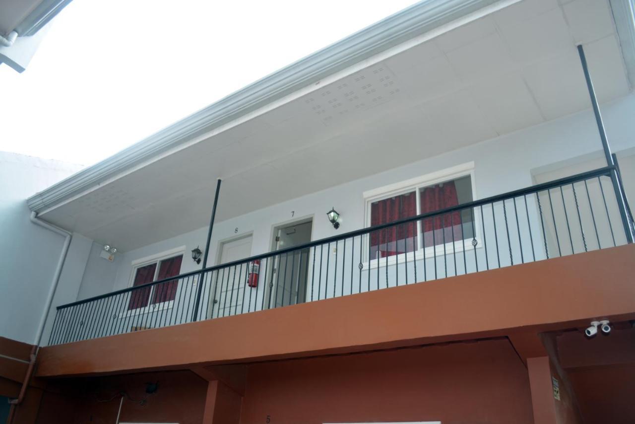 Ashley And Bill'S Suites 'N Garden Hotel And Vacation Homes Carcar Exterior photo